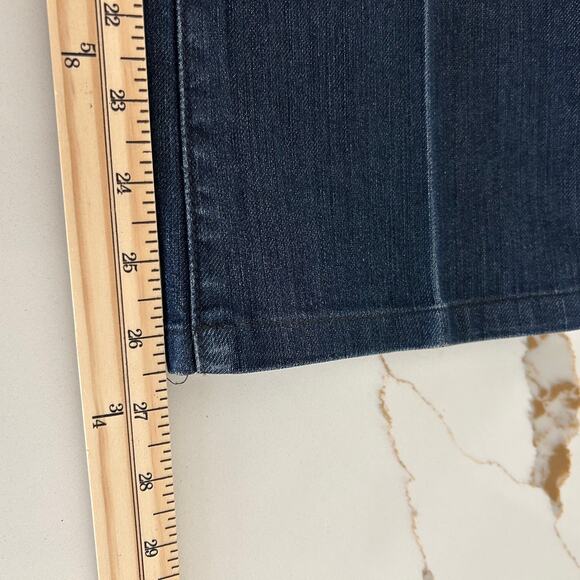 Chicos Platinum Denim Jeans SZ0 Short Classic Style Easy Wear - Picture 8 of 9